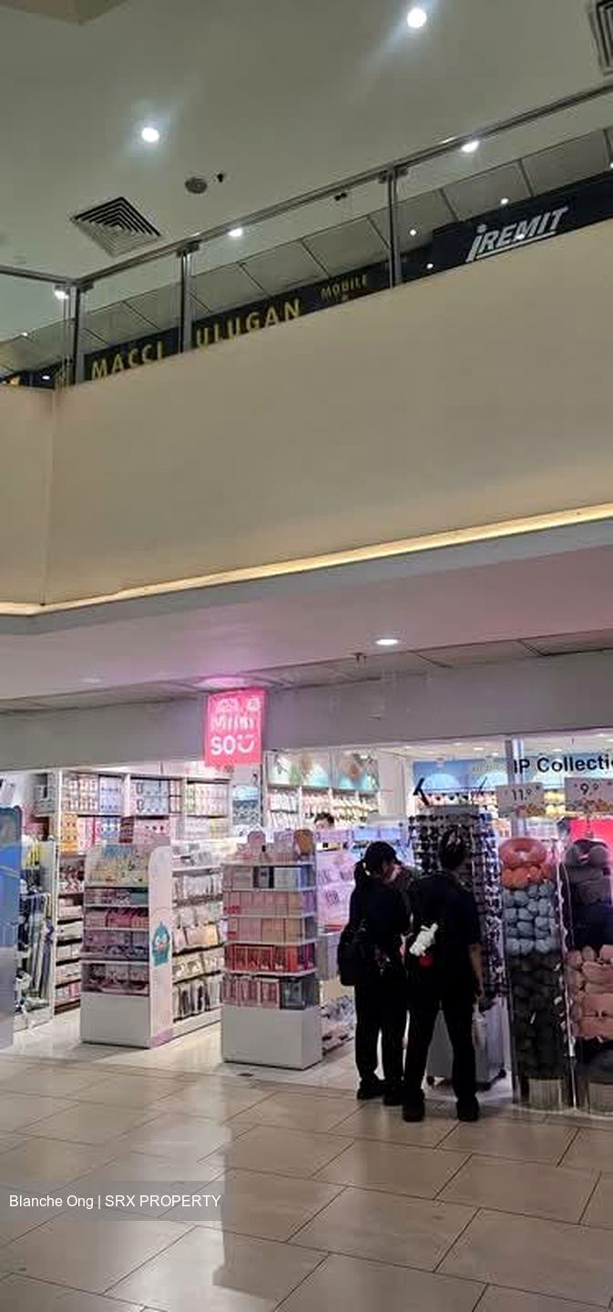 Lucky Plaza (D9), Shop House #543654781